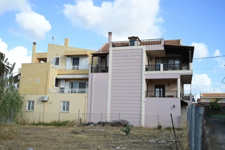 Αιματηρή επίθεση στο Λαύριο: ο 32χρονος στον ανακριτή