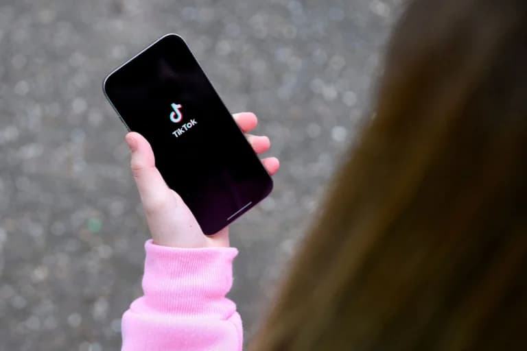 Σκέρτσος: Στη Βουλή το νομοσχέδιο για social media ανηλίκων
