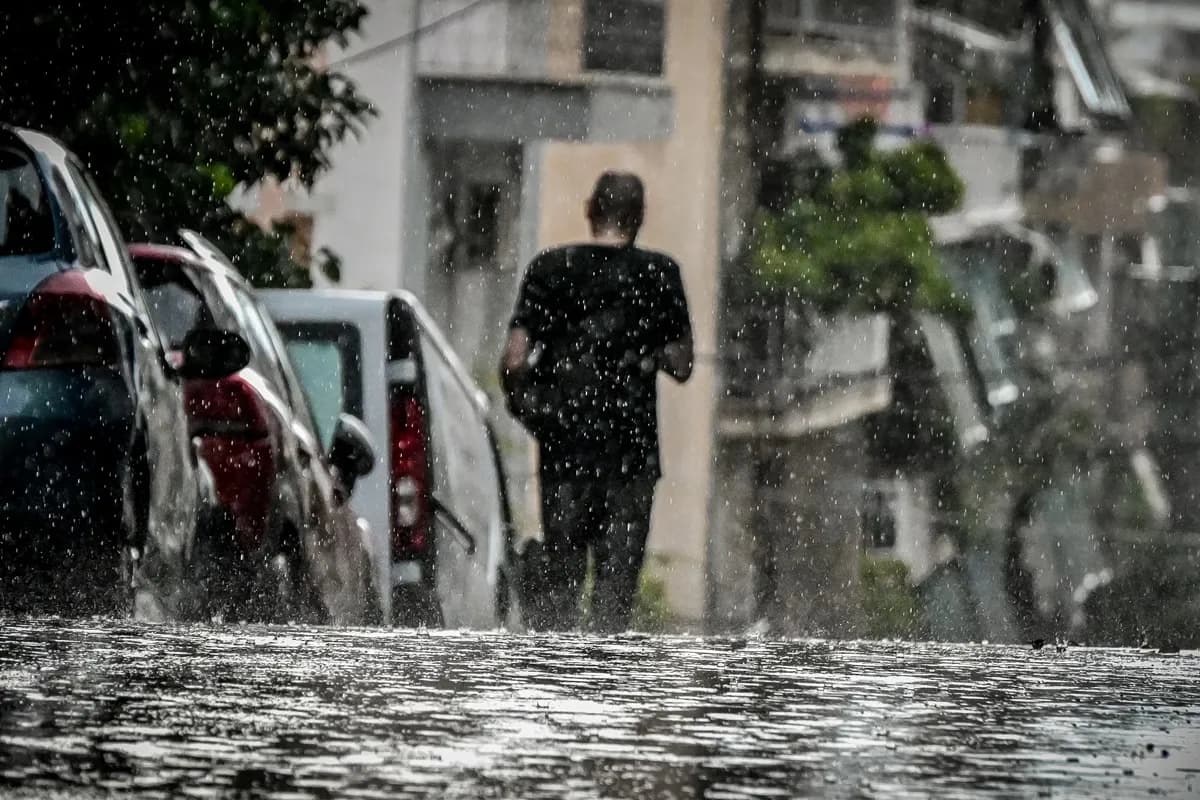 Κακοκαιρία στην Αττική: Βροχές και πτώση θερμοκρασίας