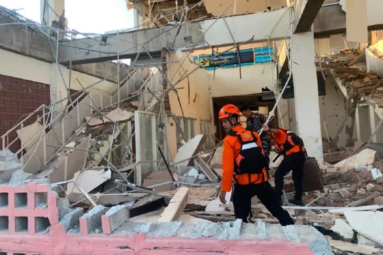 Σεισμός 6,1 Ρίχτερ στα ανοικτά της Σούμπα στην Ινδονησία