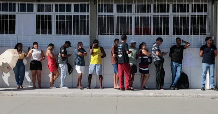 Ο Μπολσονάρος προηγείται στις εκλογές Βραζιλίας