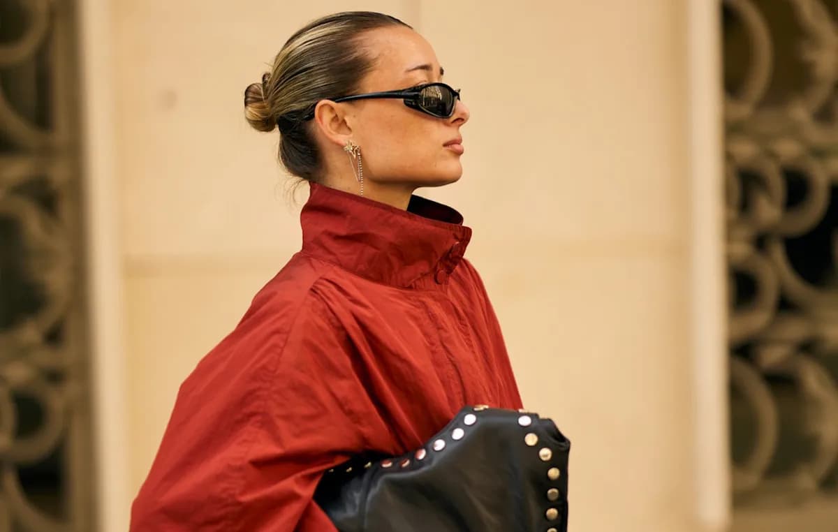 Αδιάβροχο jacket: η τάση που επιστρέφει δυναμικά φέτος
