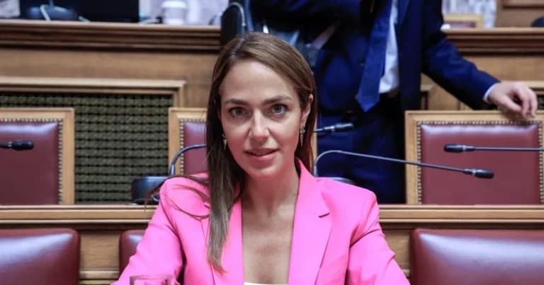 Η Μιχαηλίδου ανακοινώνει 10.000 ευρώ για Μετεγκατάσταση
