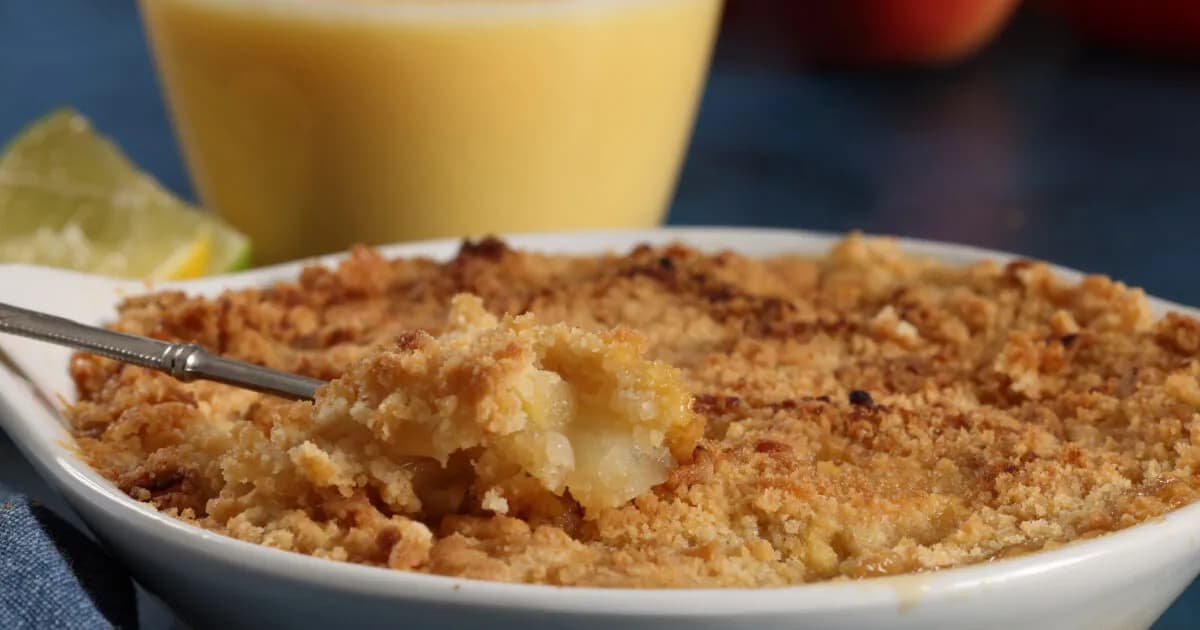 Τάρτα μήλου με καρύδια και crumble: βουτυράτη συνταγή