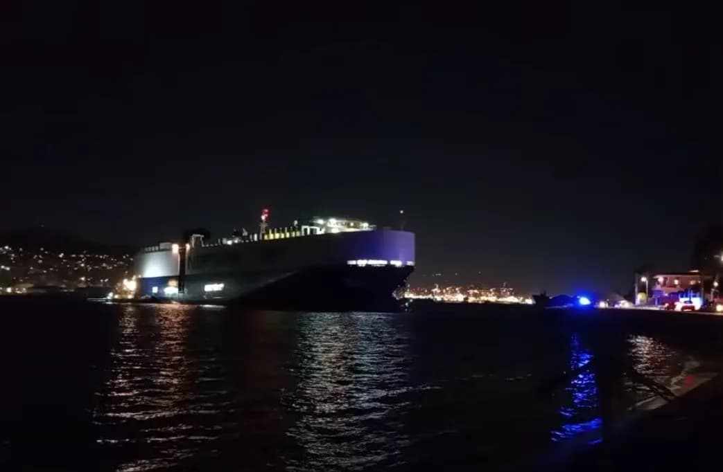 Προσάραξη πλοίου στη Σαλαμίνα – Ασφαλείς οι 36 επιβαίνοντες
