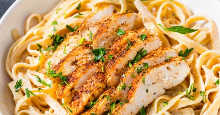 Γιατί η κρεμώδης Cajun πάστα με κοτόπουλο έγινε viral