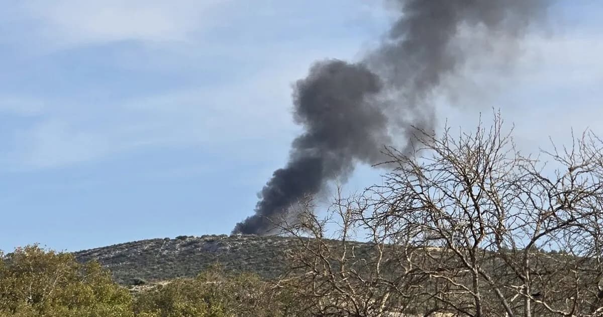 Φωτιά σε αποθήκες του Πολεμικού Ναυτικού στον Μαραθώνα