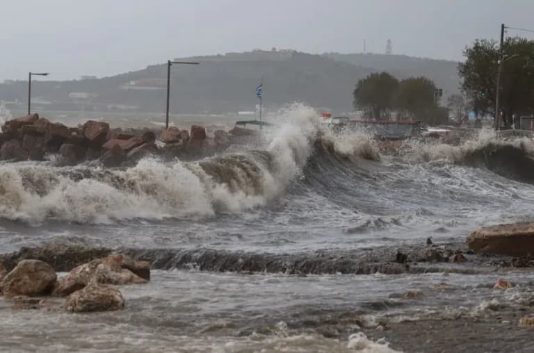 Απαγορευτικό απόπλου: Ακυρώνονται δεκάδες δρομολόγια