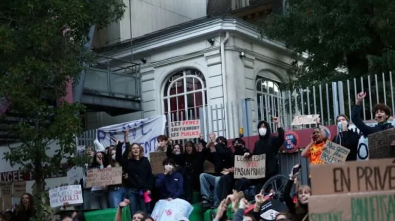 Η Γαλλία σε αναβρασμό: νέο κύμα μαθητικών διαδηλώσεων