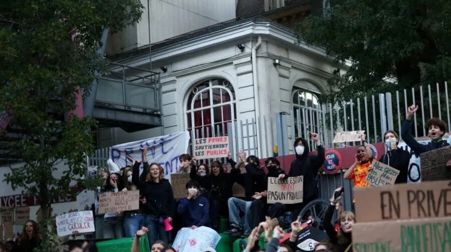 Η Γαλλία ξανά στους δρόμους: «Πράξη ΙΙΙ» για τα σχολεία