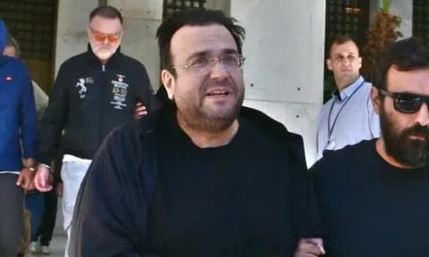 «Κλείσαμε συμφωνίες με τον ίδιο τον Καμπούρη», λένε τραγουδιστές