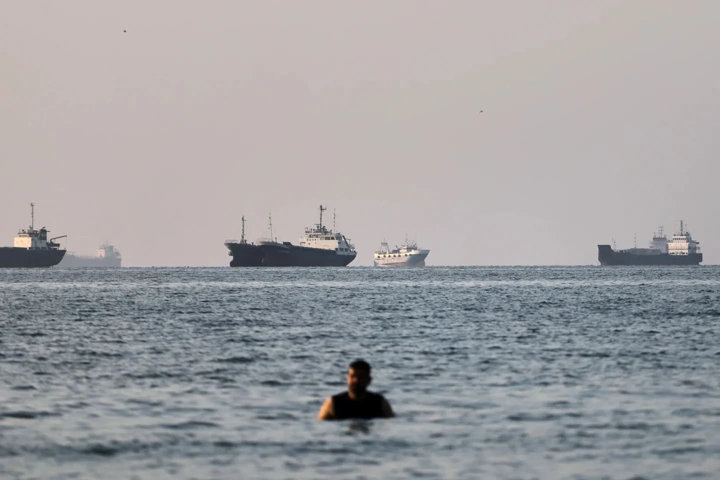 Νέα πλήγματα σε πετρελαιοφόρα στα Στενά του Ορμούζ