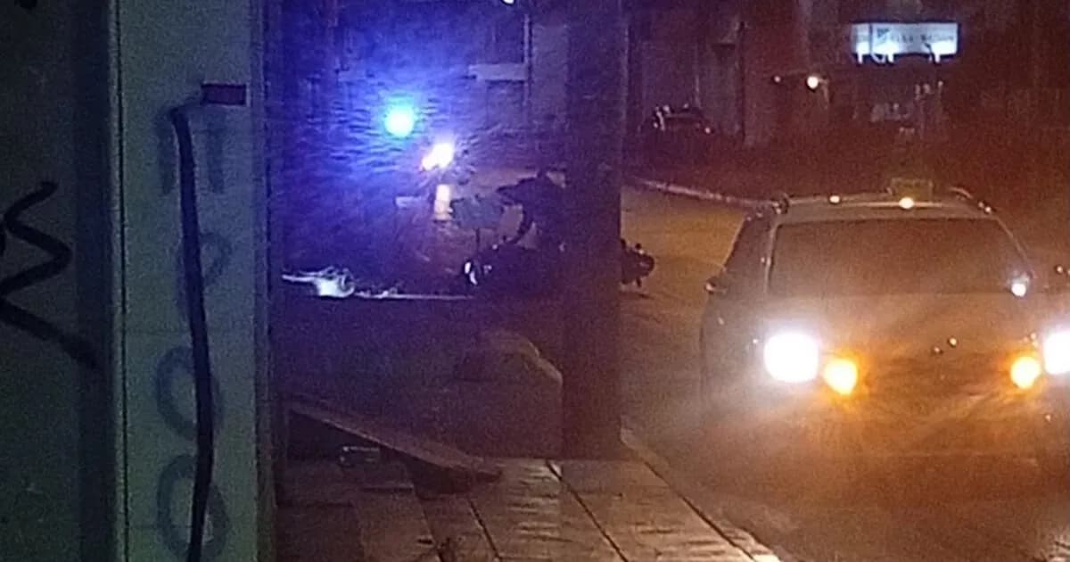 Τραγωδία στη Θηβών: Δύο νεκροί σε τροχαίο με μηχανή