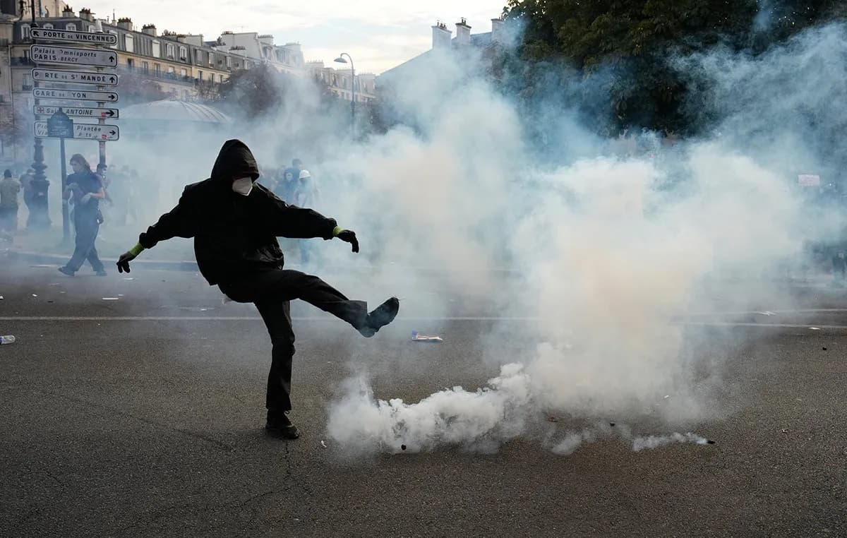 Γαλλία: αναστολή χειροβομβίδων μετά τον ακρωτηριασμό 15χρονου