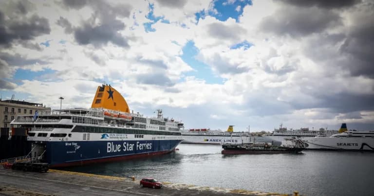 Μπλόκο στο Blue Star Patmos στη Ρόδο για βλάβη σε προπέλα