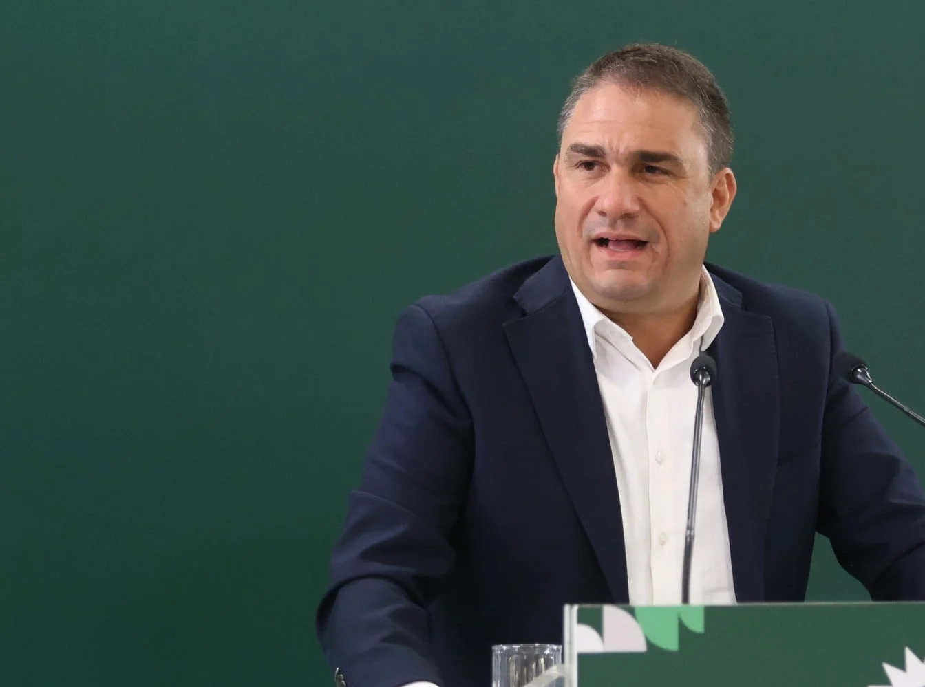 Κυβερνητικές πηγές αποκλείουν συγκυβέρνηση μετά τον Καράογλου