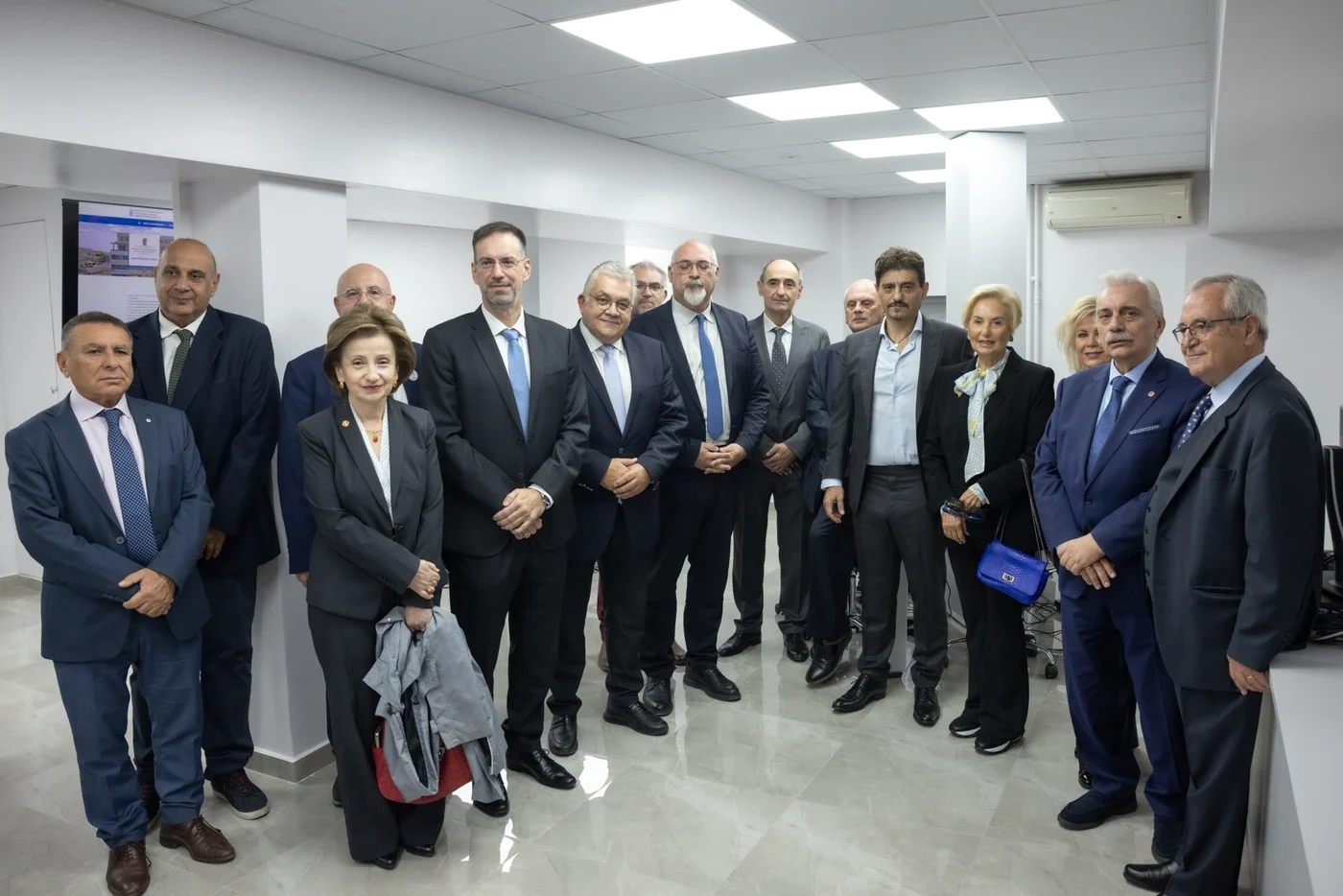 Τρεις υποτροφίες και νέο εργαστήριο στην Οδοντιατρική ΕΚΠΑ