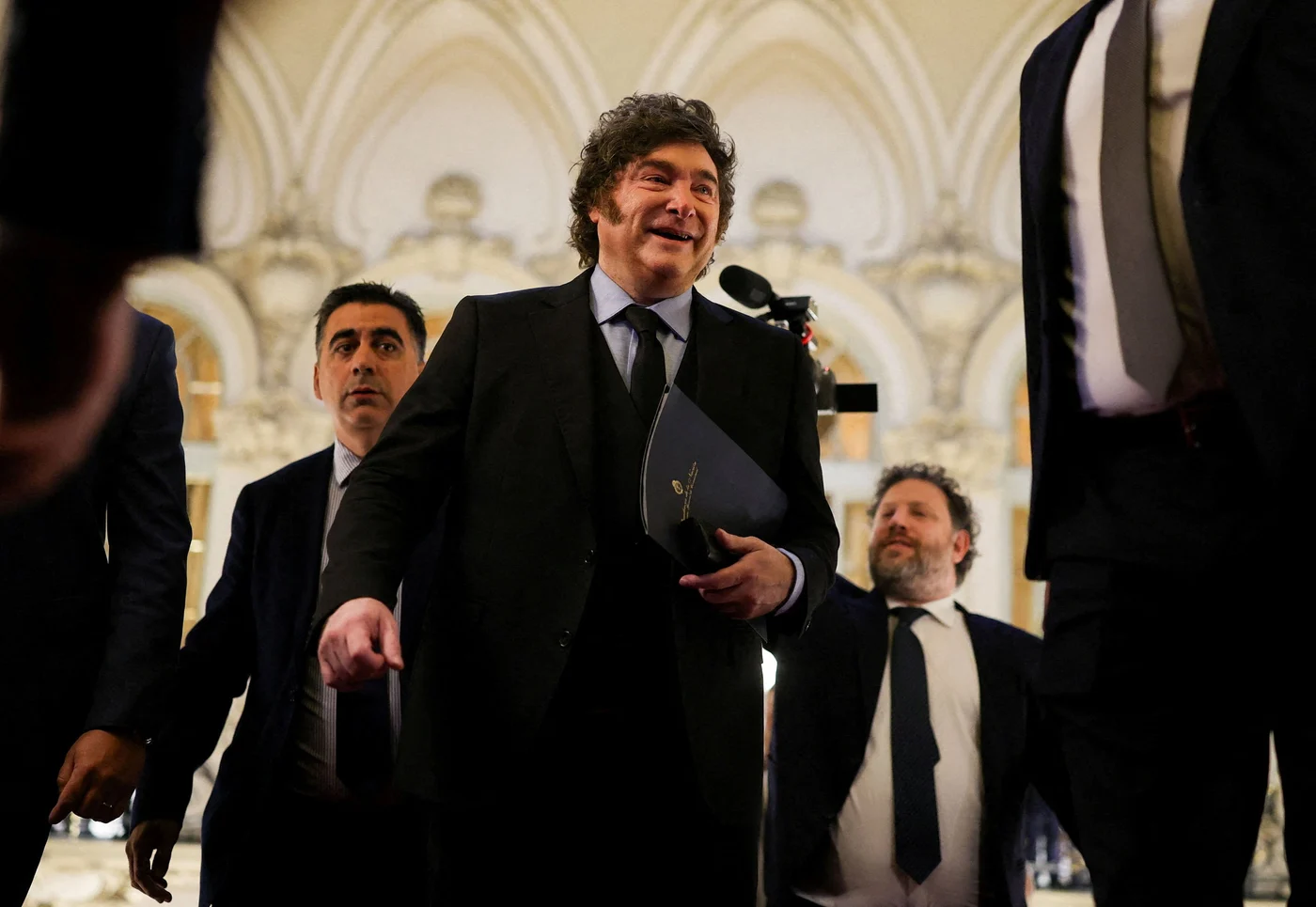 Μιλέι από τη Μαδρίτη: «Δικτάτορας» ο Σάντσεθ, στήριξη στο Vox
