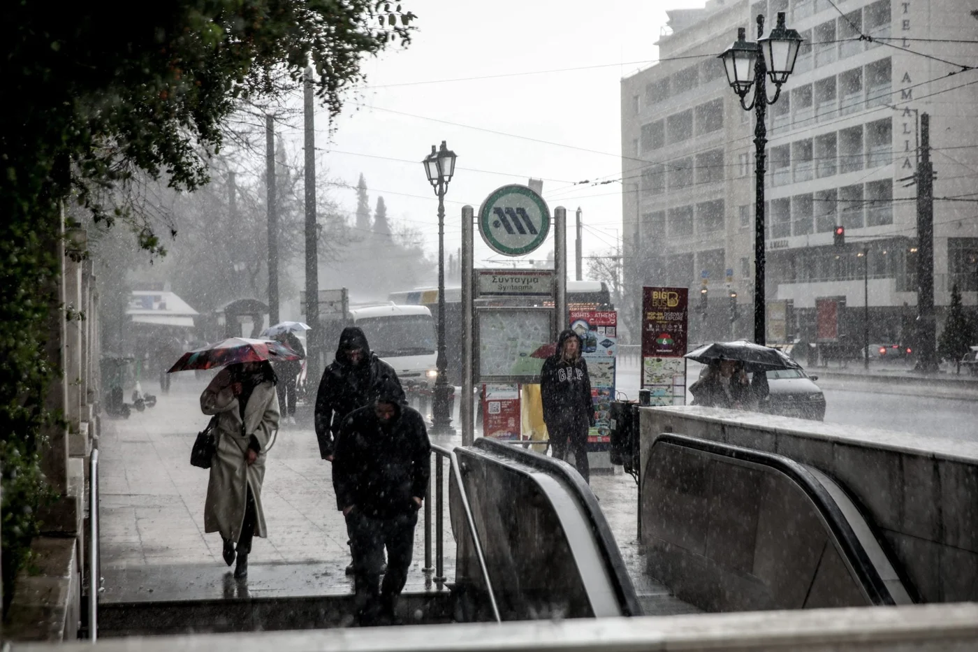 Βροχές, καταιγίδες και αφρικανική σκόνη σε όλη τη χώρα