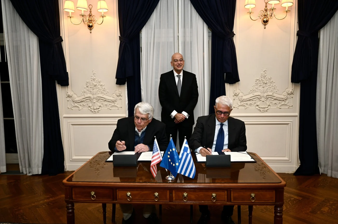 Συμφωνία ΕΛΚΑΚ-MIT για θαλάσσια ρομποτική - υπογράφηκε παρουσία του Δένδια