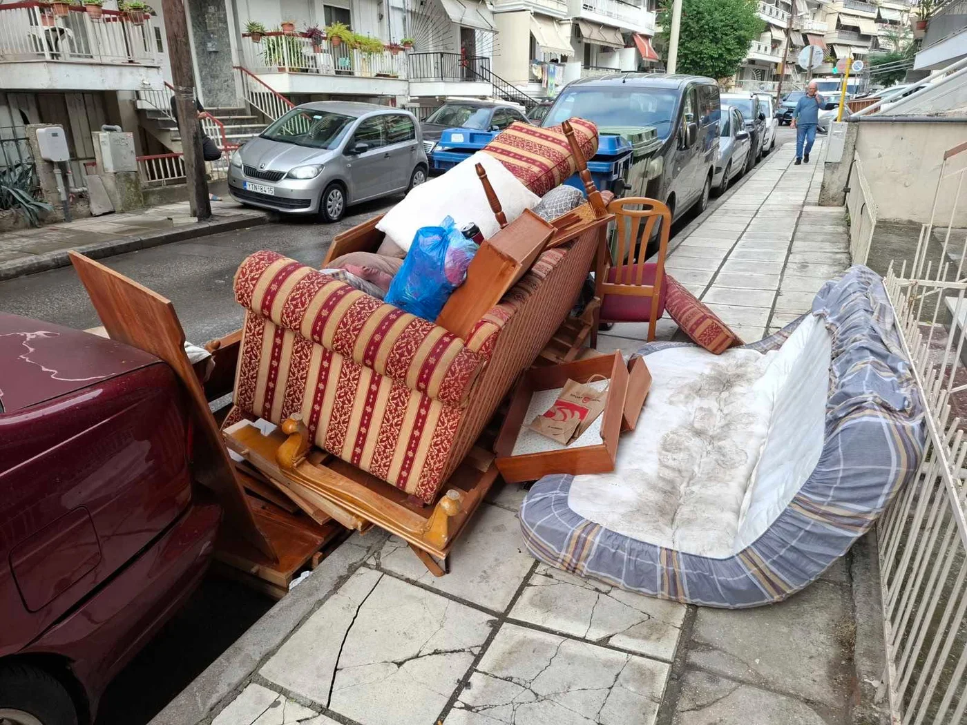 Πρόστιμο 3.000 ευρώ για έπιπλα σε δρόμο της Θεσσαλονίκης