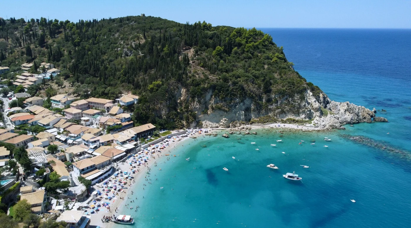 Τουριστικό ρεκόρ: 28,5 εκατ. αφίξεις και 18,2 δισ. έσοδα
