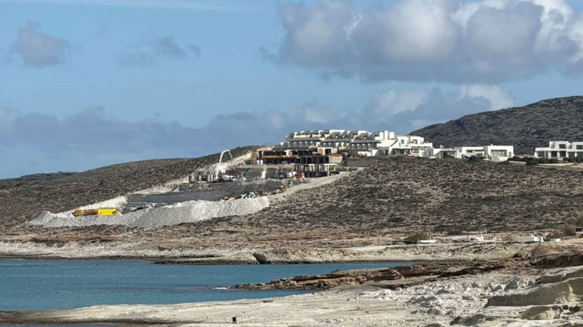 White Coast: Δύο συντελεστές δόμησης στον ίδιο φάκελο