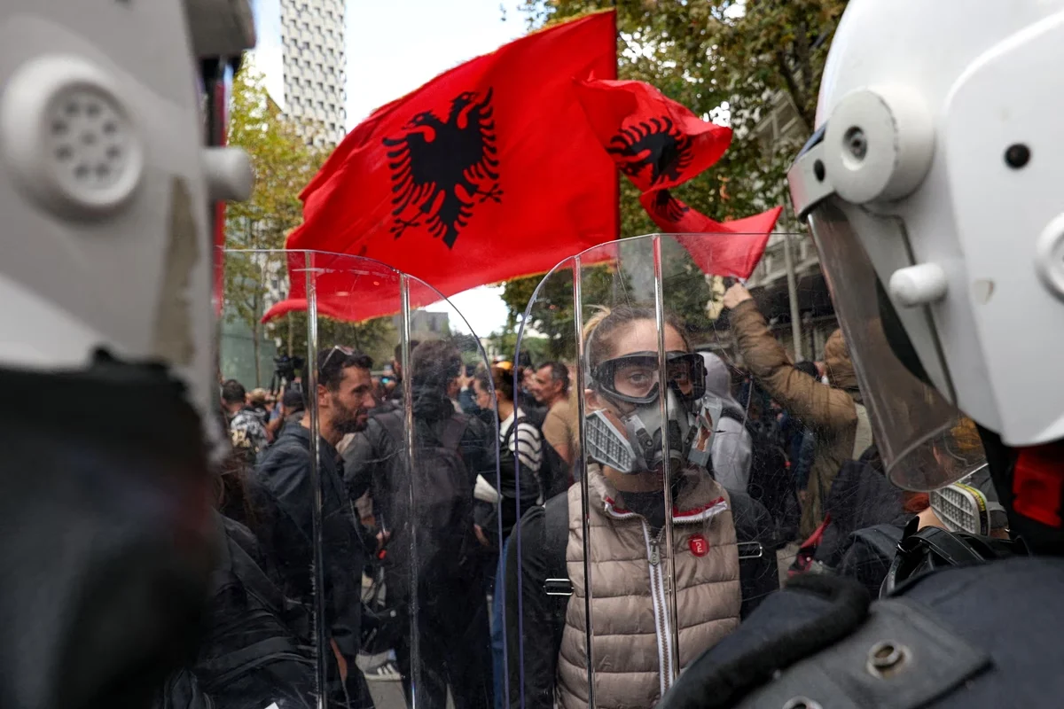 Δημοσιογράφος Ρουντ Χίζμο για την αλβανική εξέγερση των νέων
