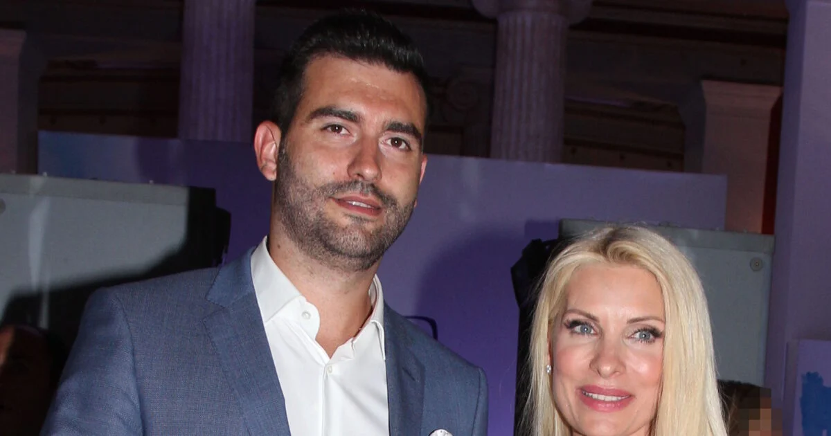 Η τρυφερή ευχή της Μενεγάκη στον αδερφό της για τα 40ά του