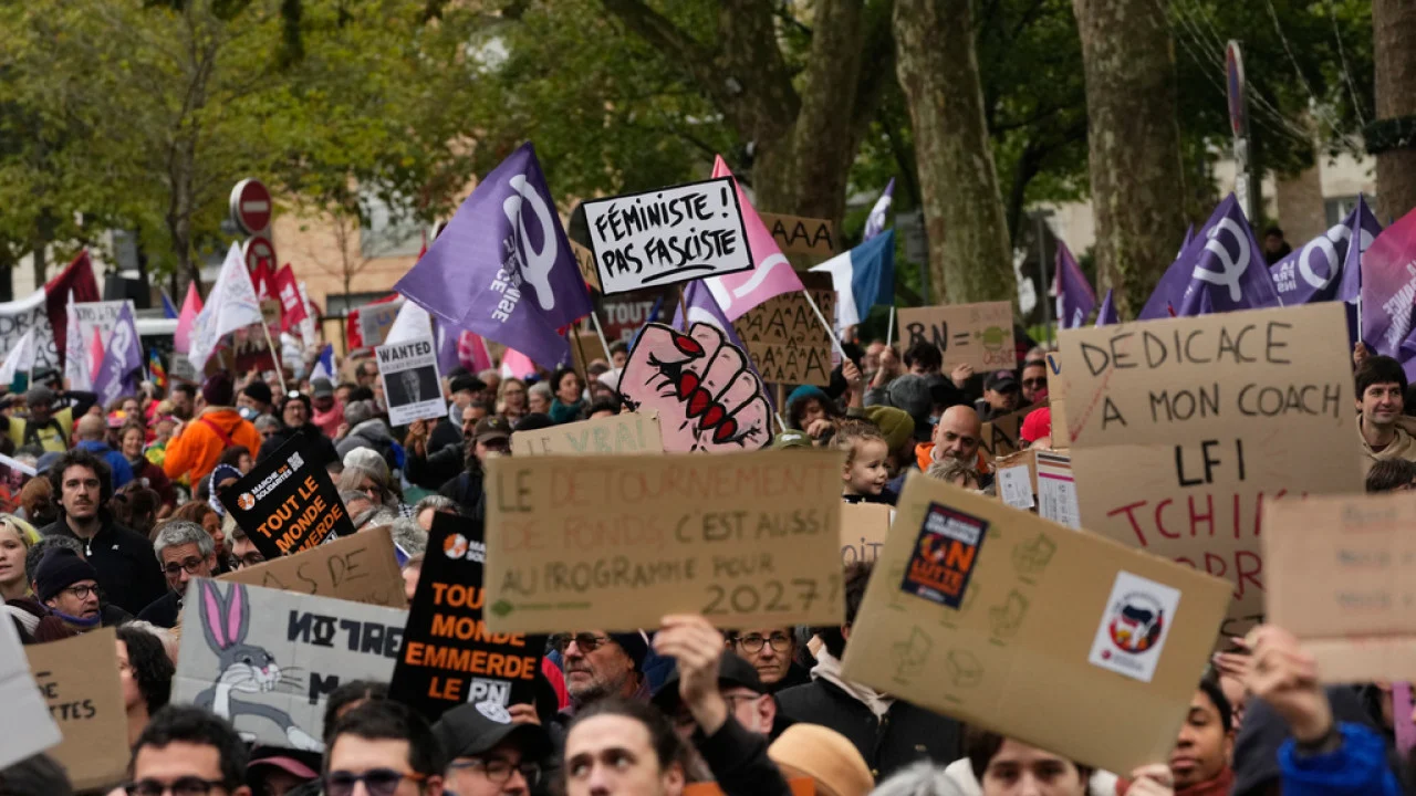 Δακρυγόνα στη Λυών, αντιφασιστικό μέτωπο στην Ορλεάνη