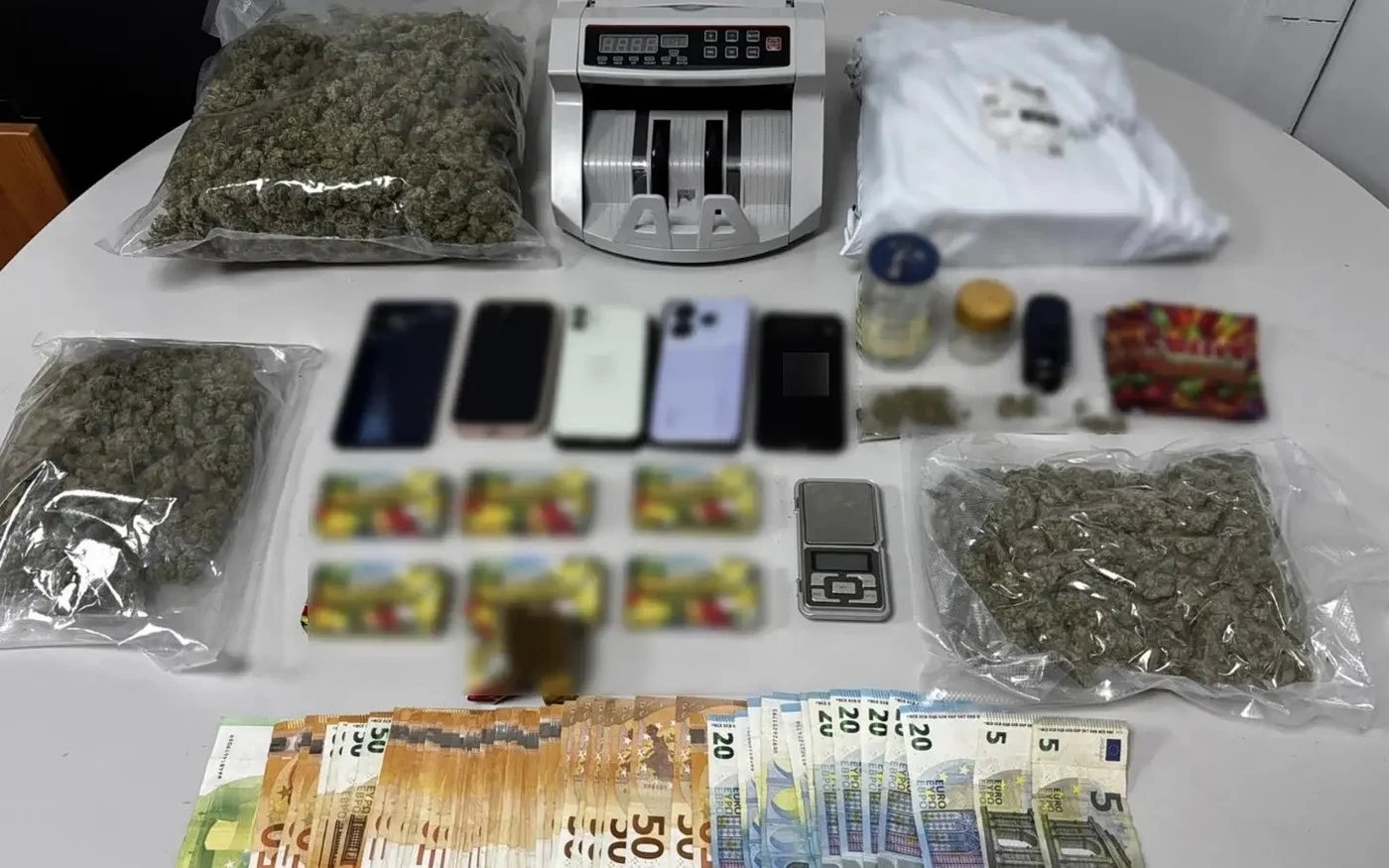 Εξάρθρωση σπείρας που διακινούσε κάνναβη με δέματα