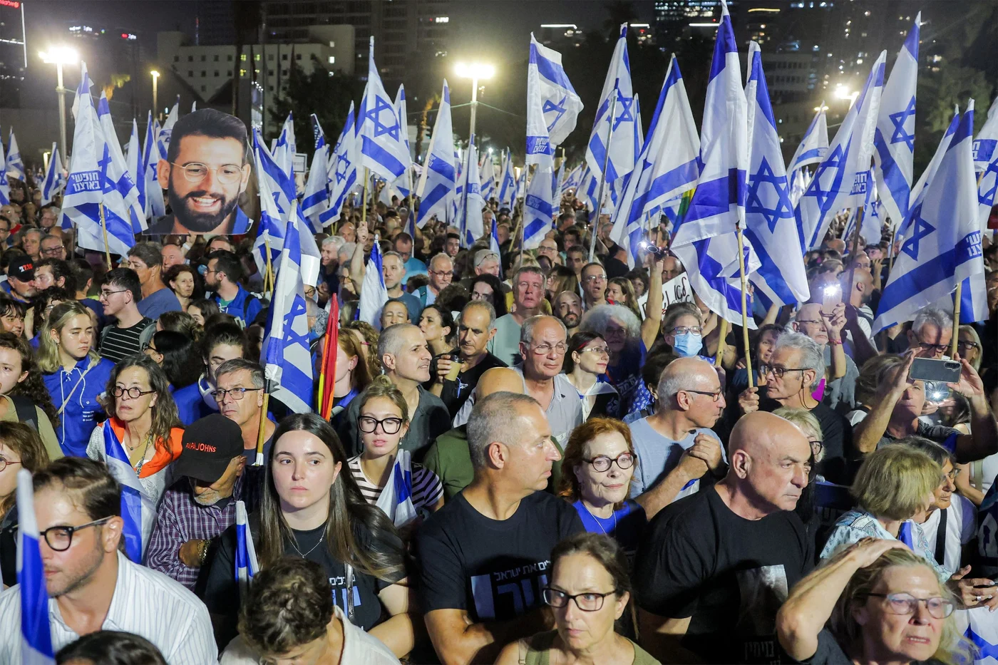 Χιλιάδες στους δρόμους του Τελ Αβίβ τρεις μέρες πριν τις κάλπες