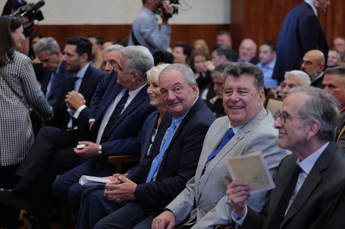 Καραμανλής στο Πολεμικό Μουσείο με το βλέμμα στα ελληνοτουρκικά