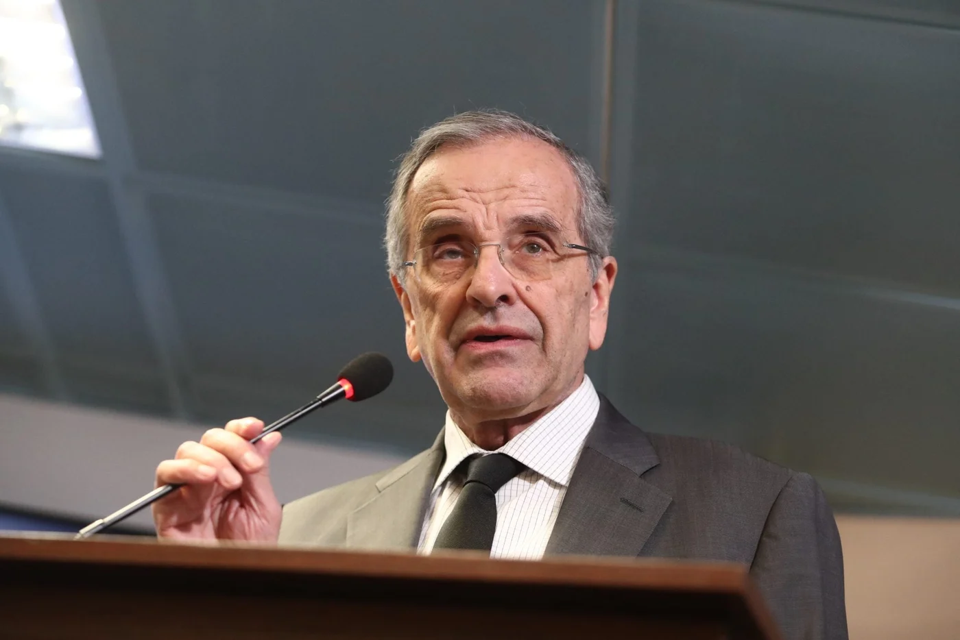 Το διπλό μέτωπο Σαμαρά κατά της κυβέρνησης σε ένα 24ωρο