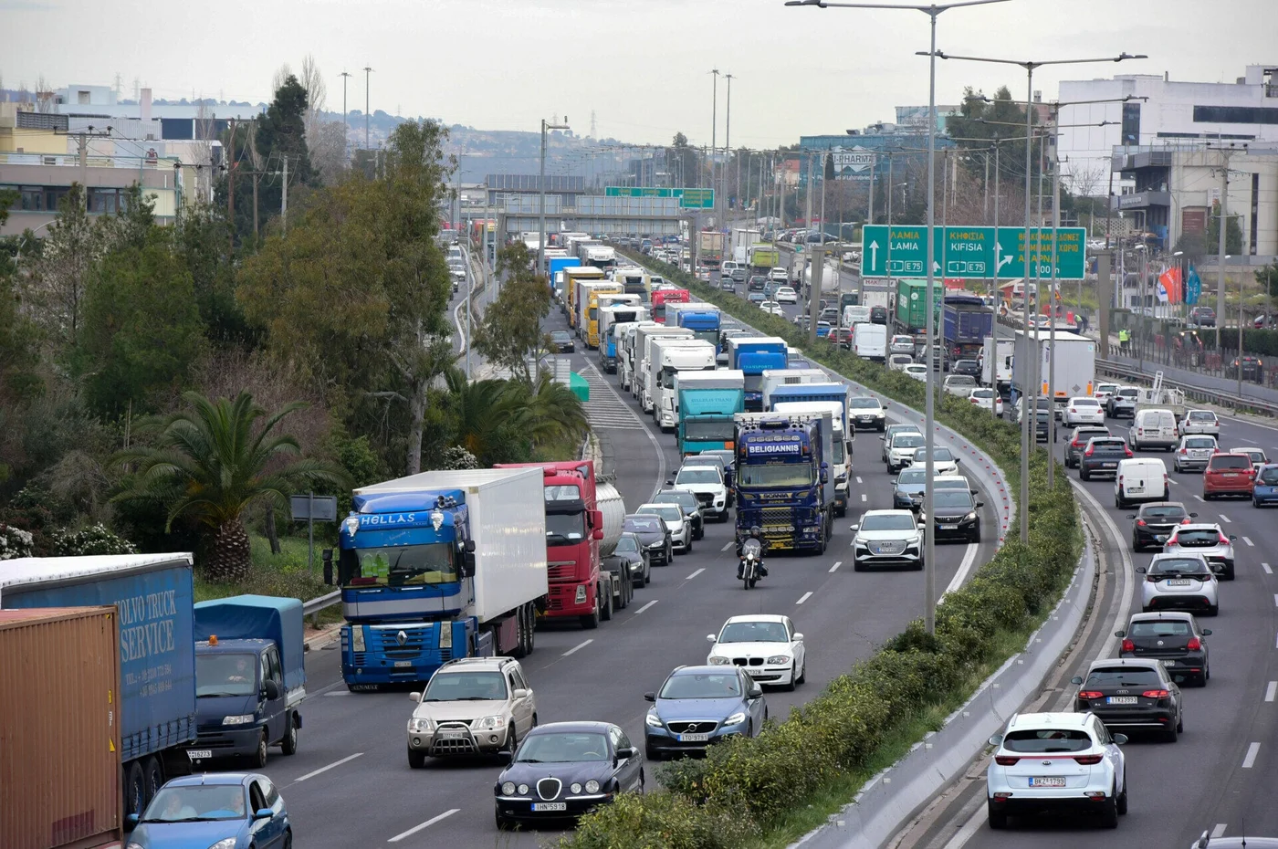 Κολώνα στις Τρεις Γέφυρες «κλείδωσε» την άνοδο του Κηφισού