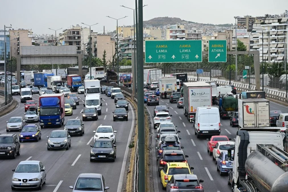 Βρεγμένη άσφαλτος και χάος στον Κηφισό: Μπλόκαρε η Αττική