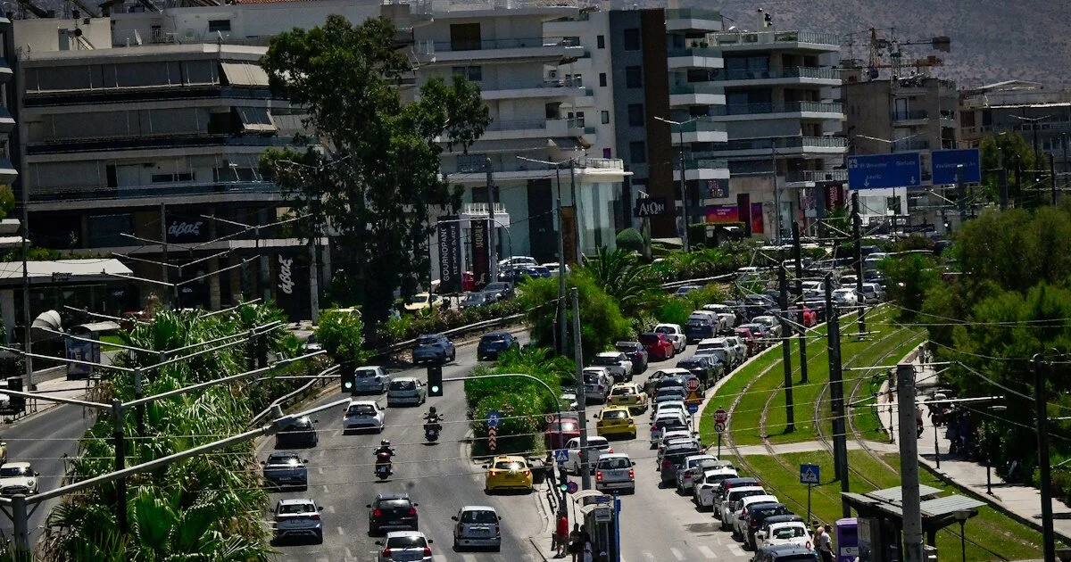 Μποτιλιάρισμα στην Ποσειδώνος λόγω νερών στην Αμφιθέας