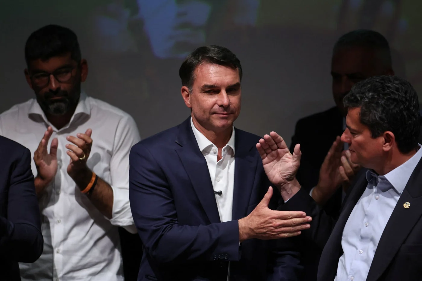 Φλάβιο Μπολσονάρου: Καταγγέλλει απαγόρευση εξόδου από τη Βραζιλία