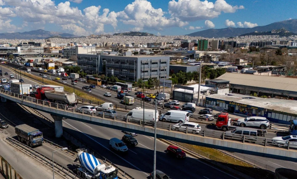 Κυκλοφοριακό κομφούζιο στην Αθήνα την παραμονή της 28ης