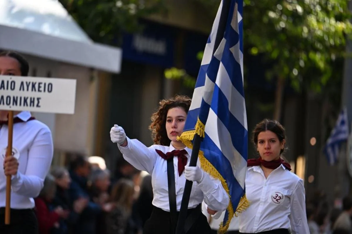 Με σημαίες και παλμό η μαθητική παρέλαση στη Θεσσαλονίκη