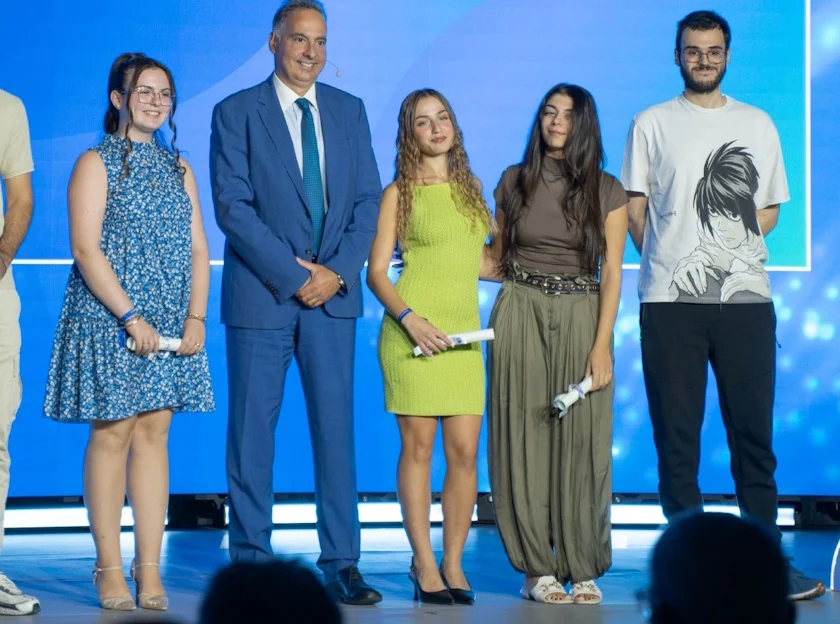 HELLENiQ ENERGY βραβεύει 368 νέους αριστούχους το 2026