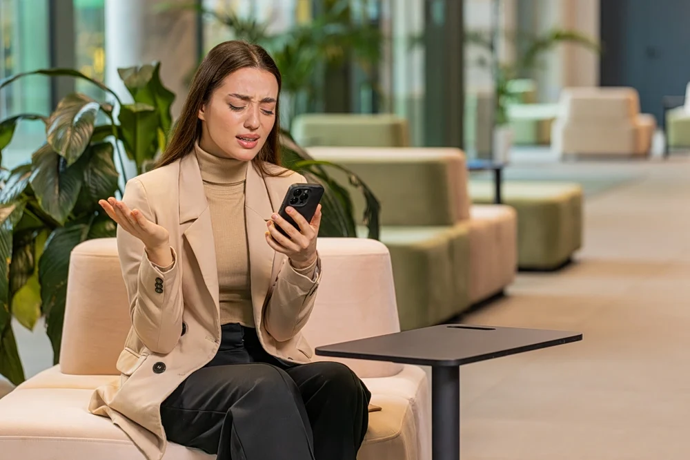 Ghosting: η σιωπή που γυρίζει μπούμερανγκ στον δράστη