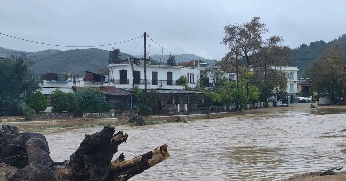 Κομμένος στα δύο ο Πλατανιάς, 50 κάτοικοι εγκλωβισμένοι