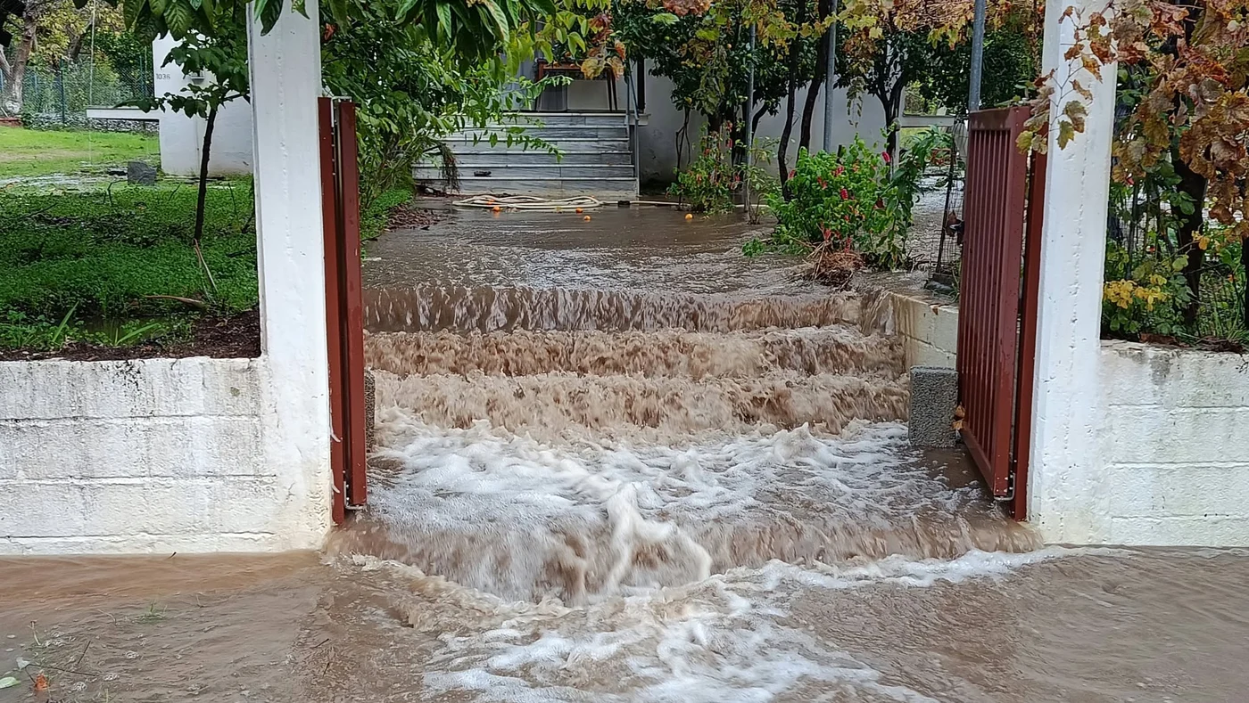 Εγκλωβισμένοι στον Πλατανιά Πηλίου: Επιχείρηση της ΕΜΑΚ