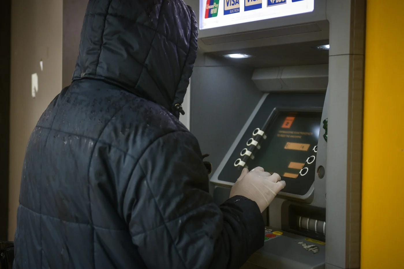 Επιδόματα ΟΠΕΚΑ: Μπαίνουν σήμερα τα χρήματα Οκτωβρίου
