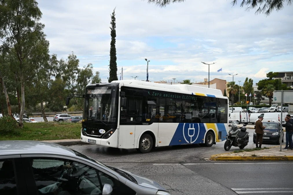 Τραγωδία στη Βούλα: Προσπαθούσε να διασχίσει τη Βουλιαγμένης