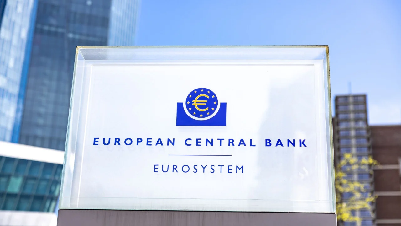 ΕΚΤ: Σταθερά στο 2,5% τα επιτόκια, καμπανάκι για πληθωρισμό