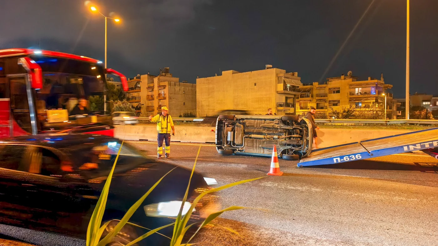 Αυτοκινητόδρομος Θεσσαλονίκης-Μουδανιών: ανατροπή οχήματος