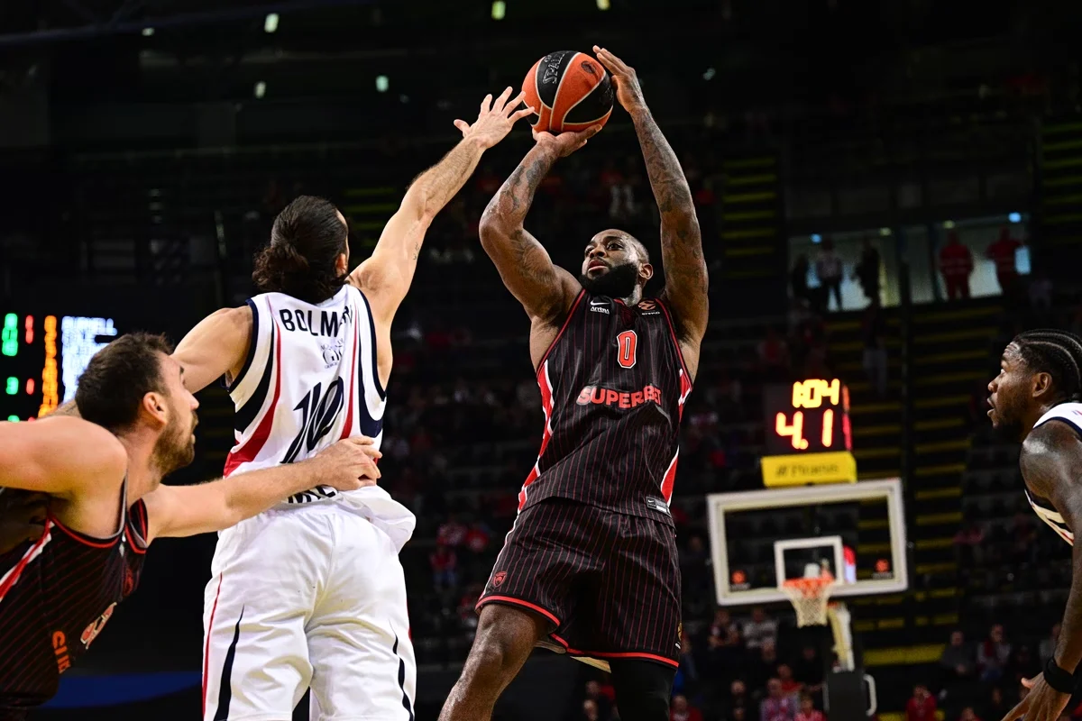 Αλύγιστος ο Ολυμπιακός, 84-78 την Αρμάνι και κορυφή