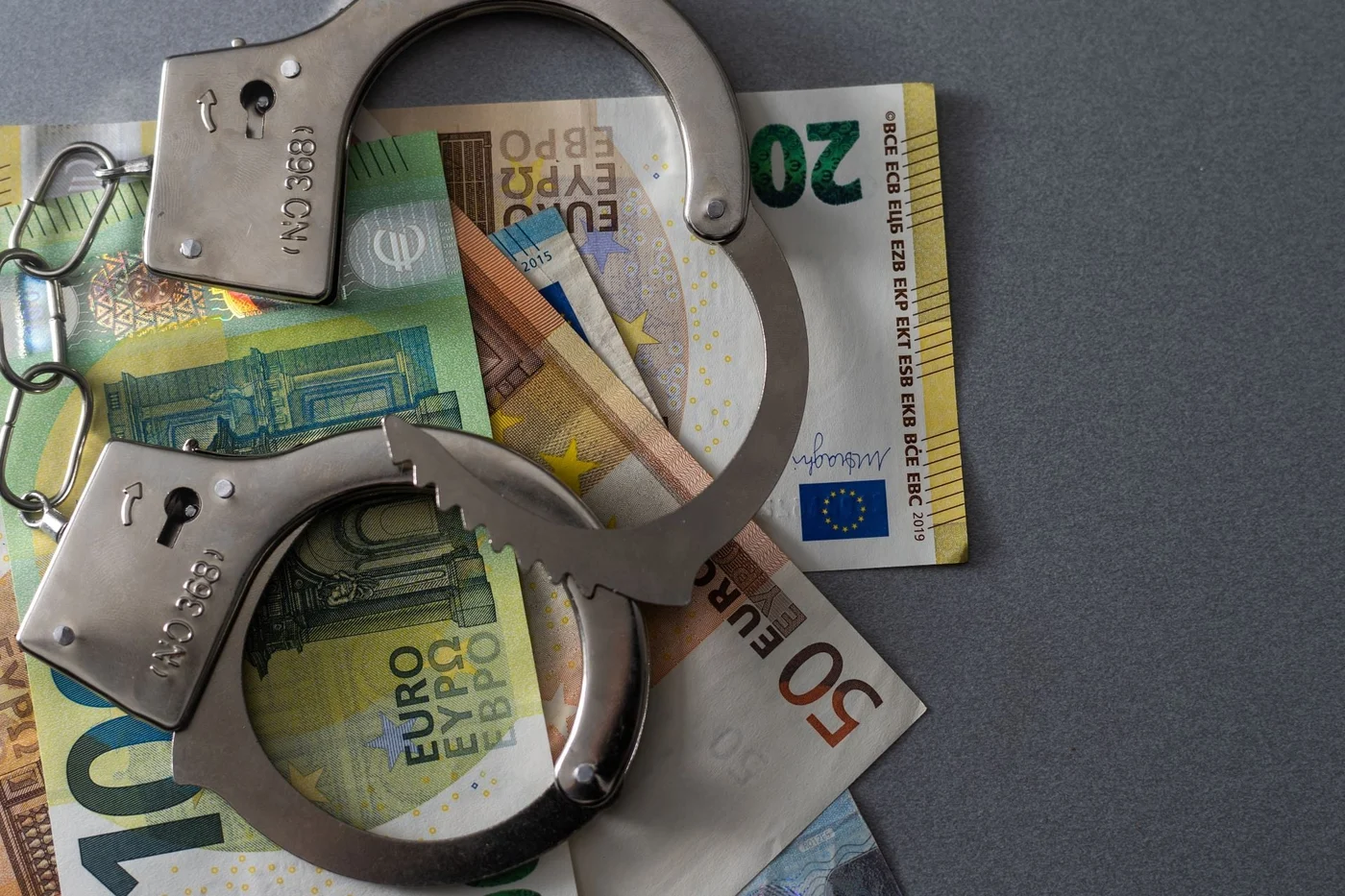 Εφοπλίστρια, τραγουδιστής και τενίστρια στα θύματα της ΜΚΟ